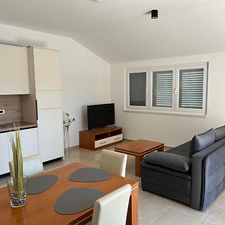 Apartments L&D Biograd Na Moru Exterior photo