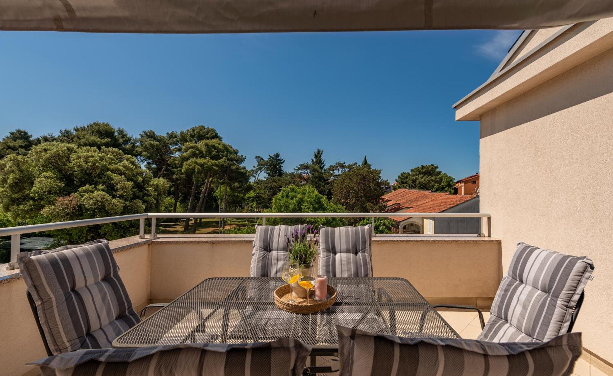 Apartments L&D Biograd Na Moru Exterior photo