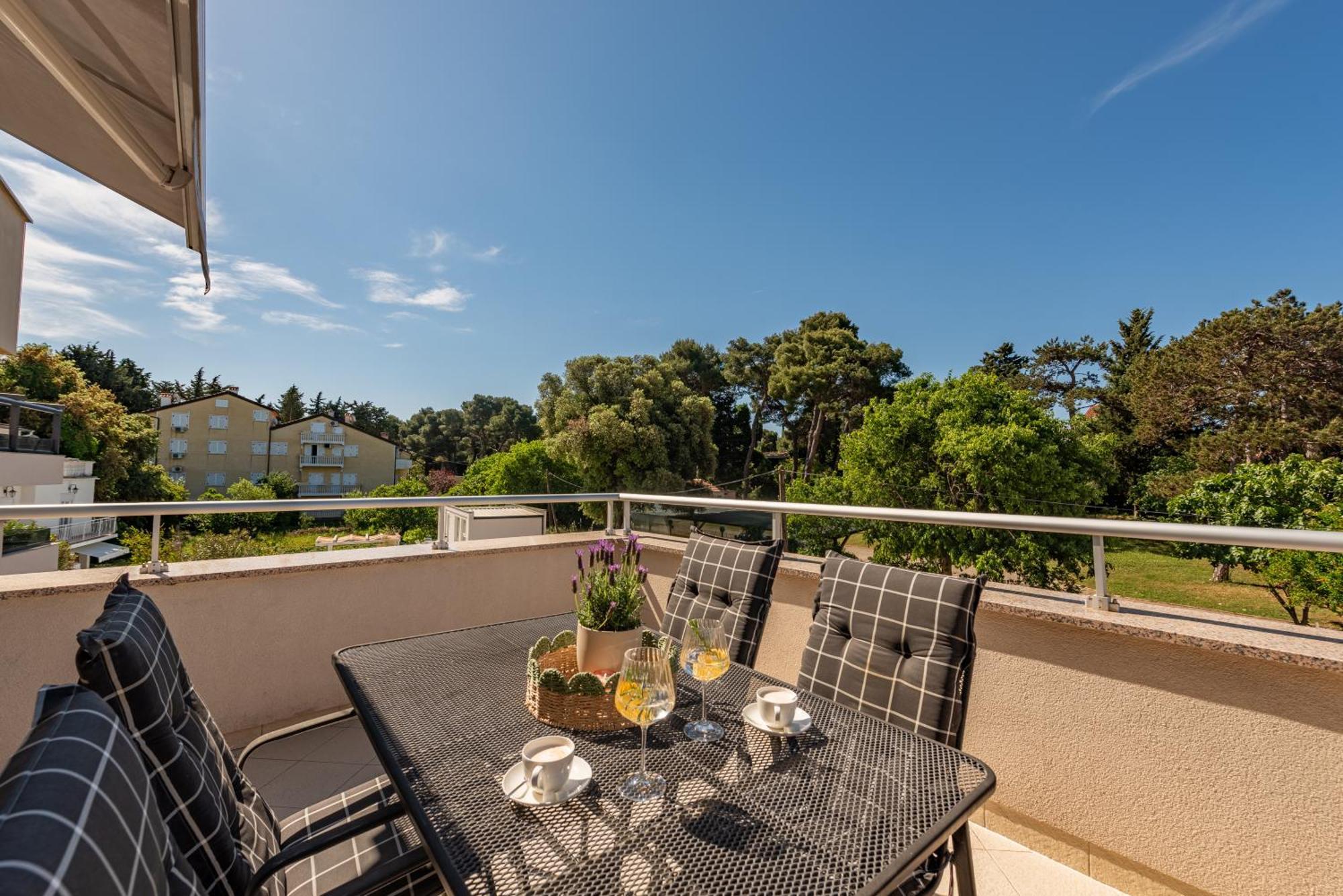 Apartments L&D Biograd Na Moru Exterior photo